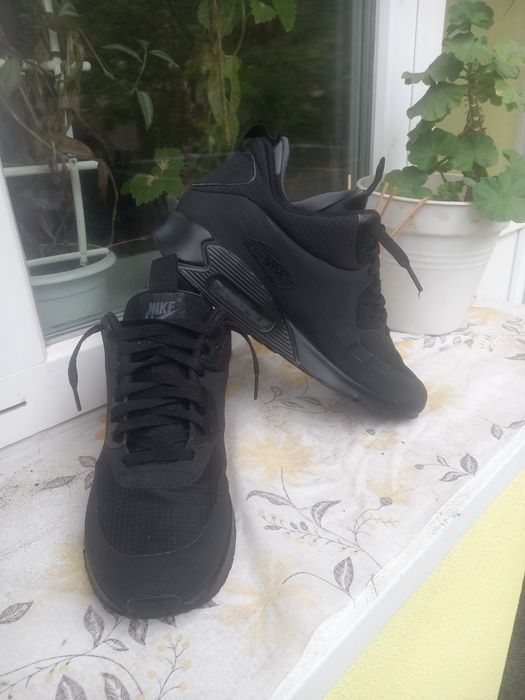 Nike Air Max 90 Mid Winter "Triple Black".