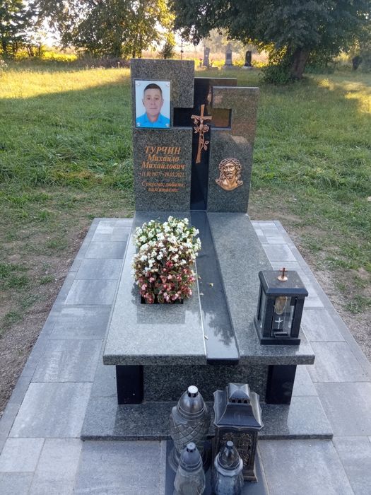 Памятники на могилу.