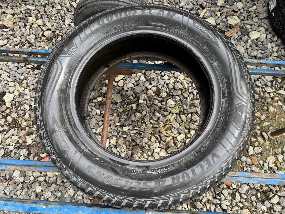 Opona 215/65R17 GoodYear Vector4Seasons 1szt