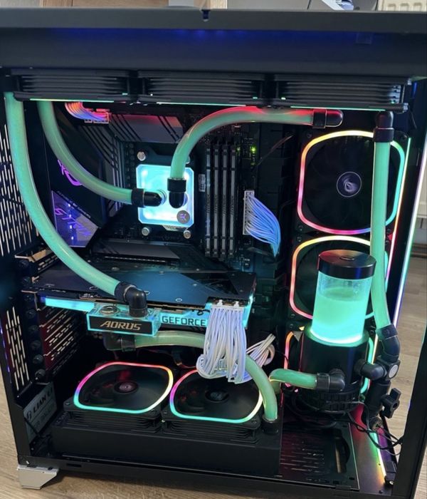 Komputer gamingowy Aorus RTX 3090 Extreme 24GB Ryzen 7 5800X 32GB RAM 3TB sdd Custom Water Cooling