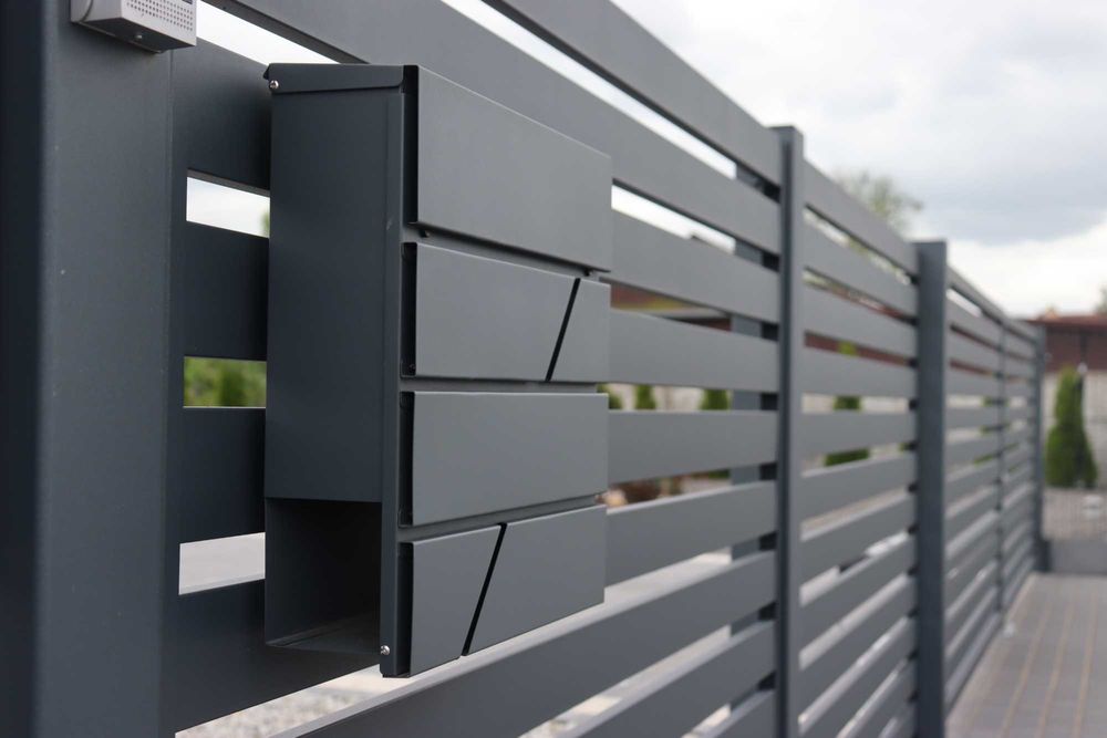 Ogrodzenie Frontowe, Palisada pozioma, Przęsła palisadowe na słupkach