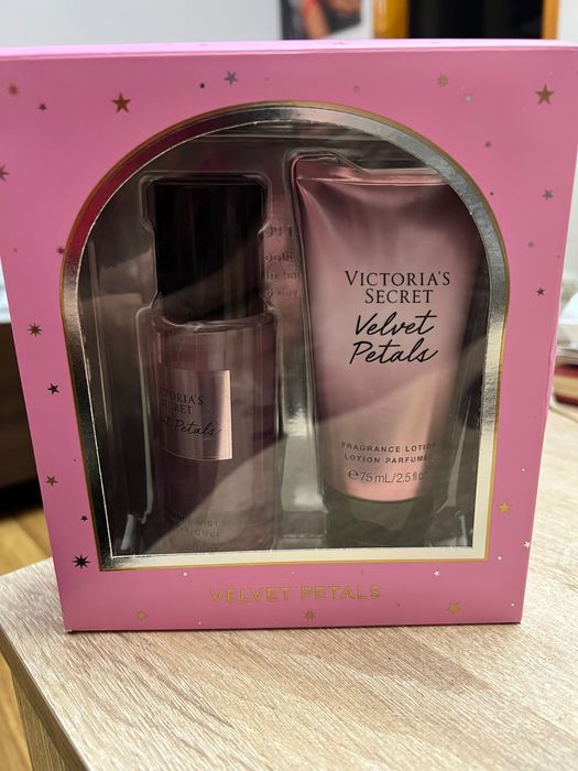 Подарунковий набір Victoria's Secret Velvet Petals