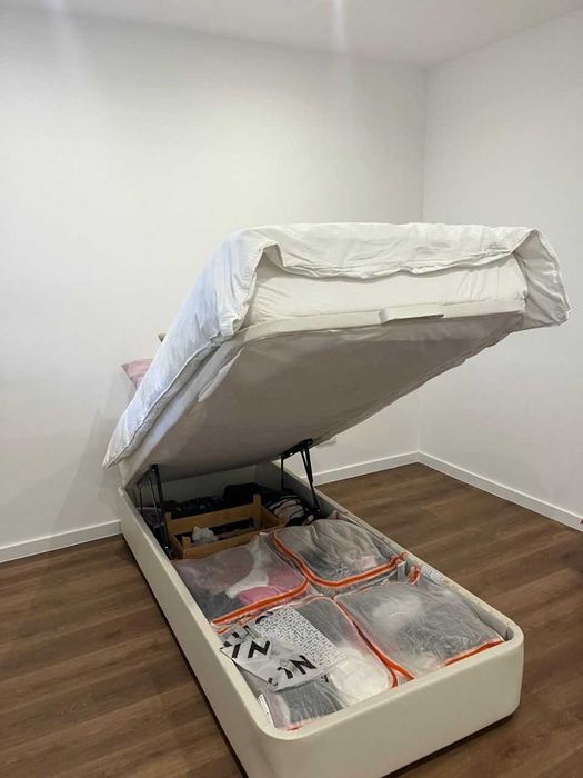 Cama de solteiro do Ikea raridade com báu + Colchão com capa protetora