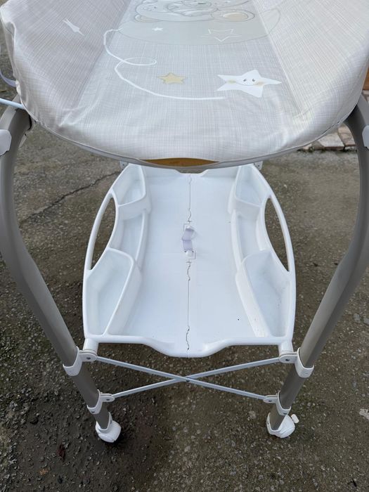 Muda fraldas com banheira