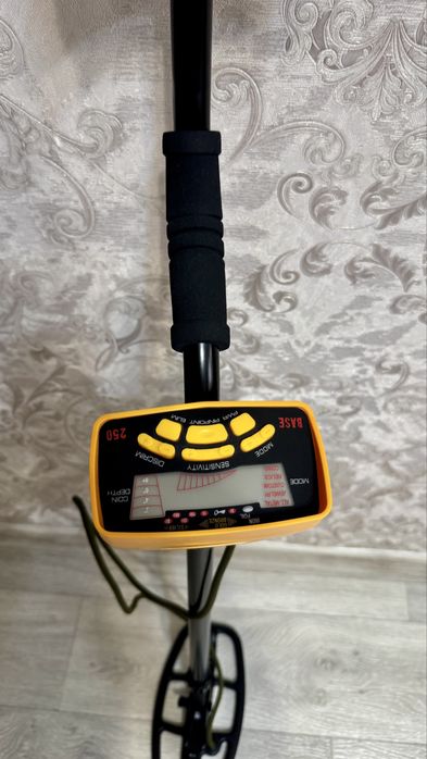 Продам металошукач Garrett Base 250