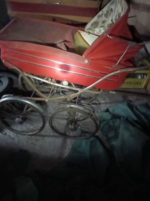 Stary wózek dziecięcy