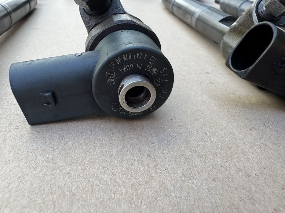 Форсунка 2,2 CDI (ОМ 646) на Mercedes-Benz VITO W639.