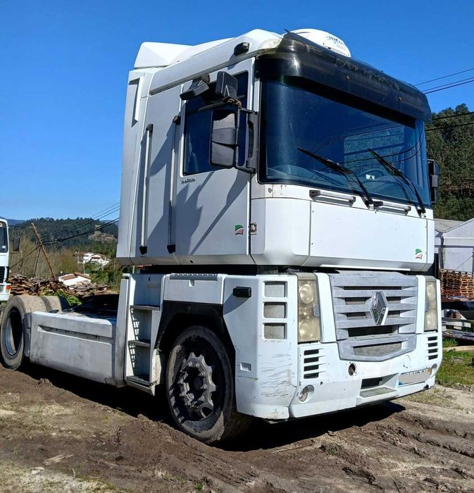 Vendo trator Renault