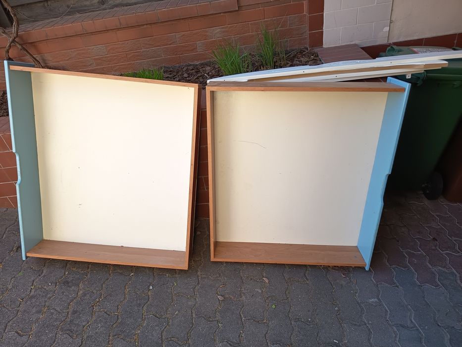 Dwie szuflady z kółkami