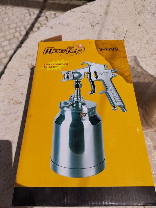 Pistola pintura com copo