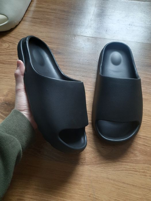 РАСПРОДАЖА!Шлепки, тапки, сланцы в стиле adidas yeeze на тракторной по