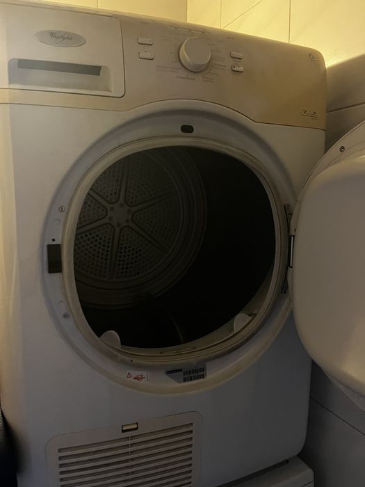 Maquina secar roupa *avariada*