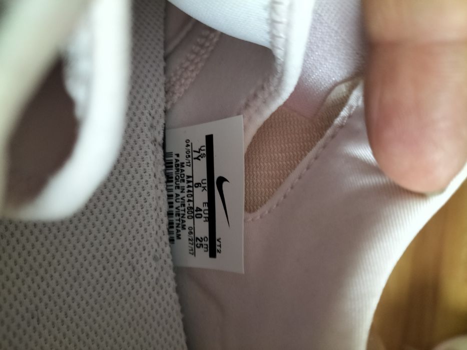 Кросівки жіночі Nike