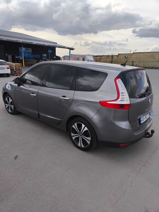 Продам своє авто Renault Grand Scenic 2011 року. максимальна комплектація 7 місць.