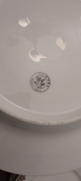 Serviço de jantar de louça marca " Coimbra ",