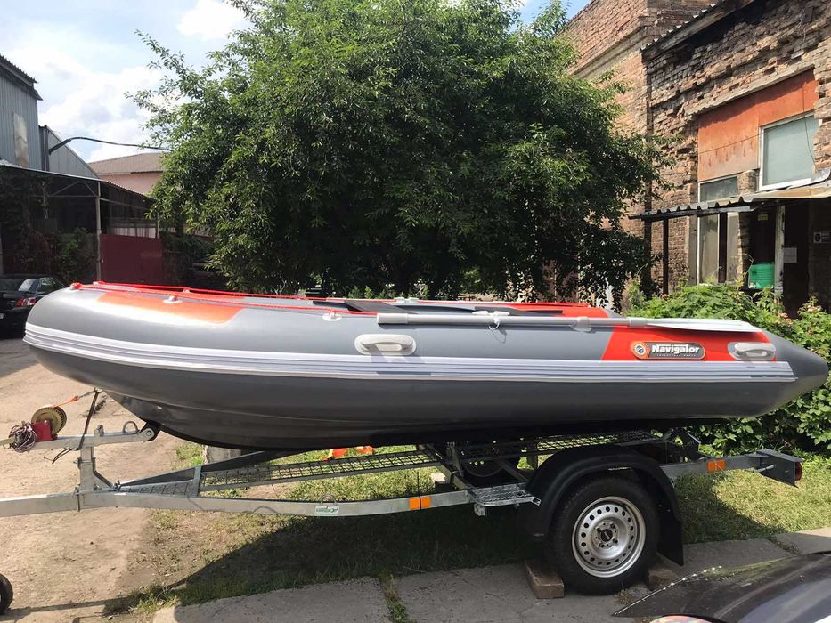 Надувная лодка Navigator RIBН390 в комбинированном цвете