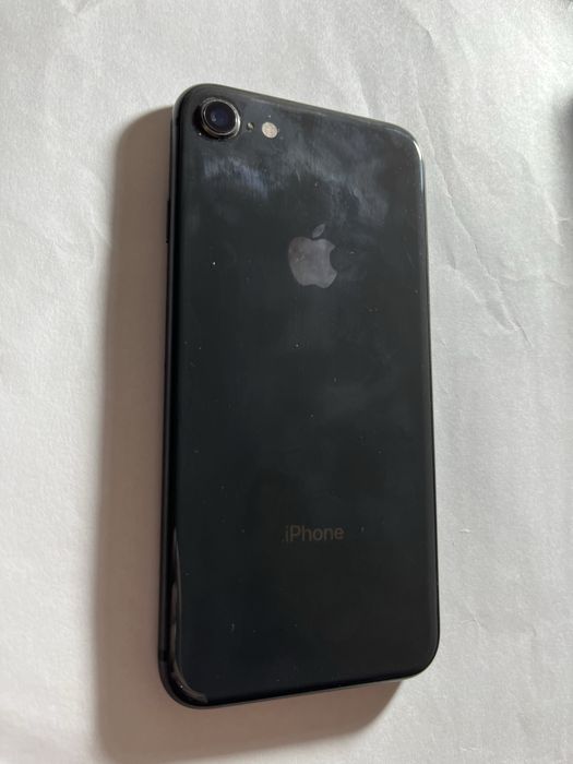 Айфон 8 64G Apple