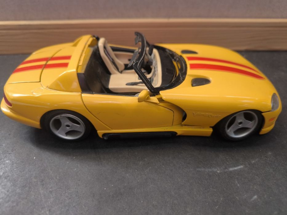 Miniatura Dodge Viper RT/10 Burago 1:18