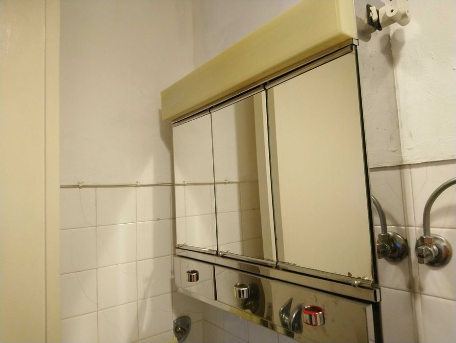 armário em INOX de WC 3 portas + 3 gavetas+ luz + ligação 220 V + Luz