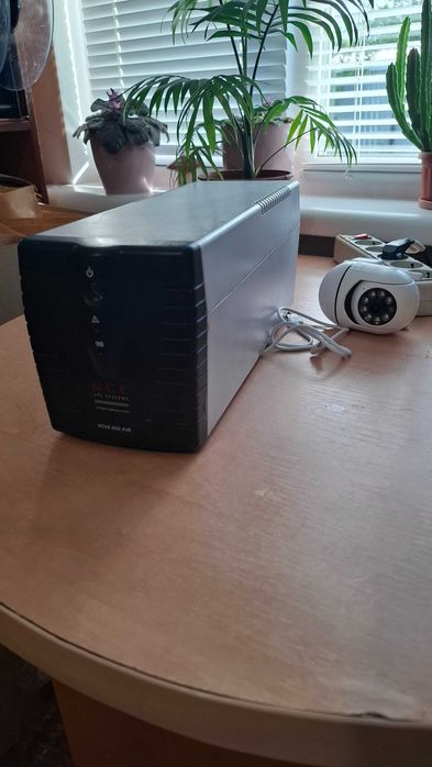 Джерело безперебійного живлення MGE NOVA AVR 600