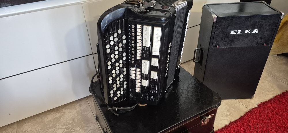 Acordeão ELKAVOX 83