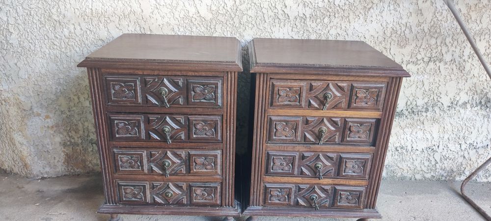 Mobília de quarto em madeira antiga