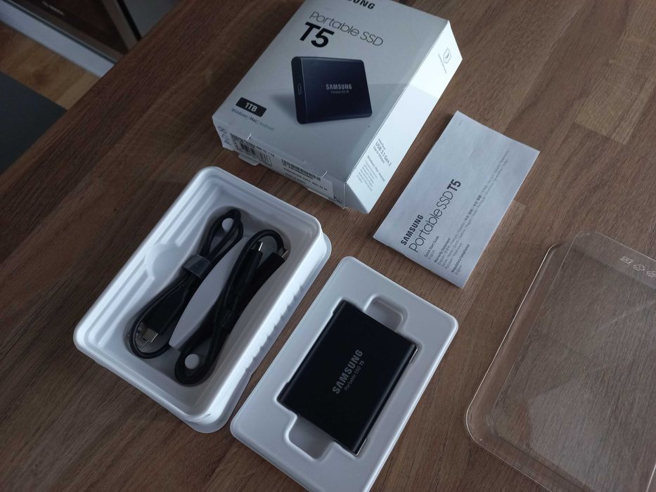 Dysk przenośny SAMSUNG Portable SSD T5 1TB NOWY