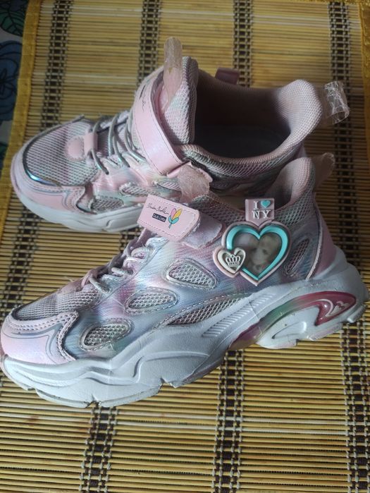 Кроссовки для девочки