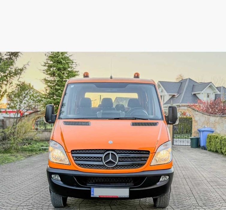 Mercedes sprinter 6 lugares tribasculante. Carrinha em muito bom estado de mecânica como de visual com tudo 100% funcional e pronta para trabalhar com