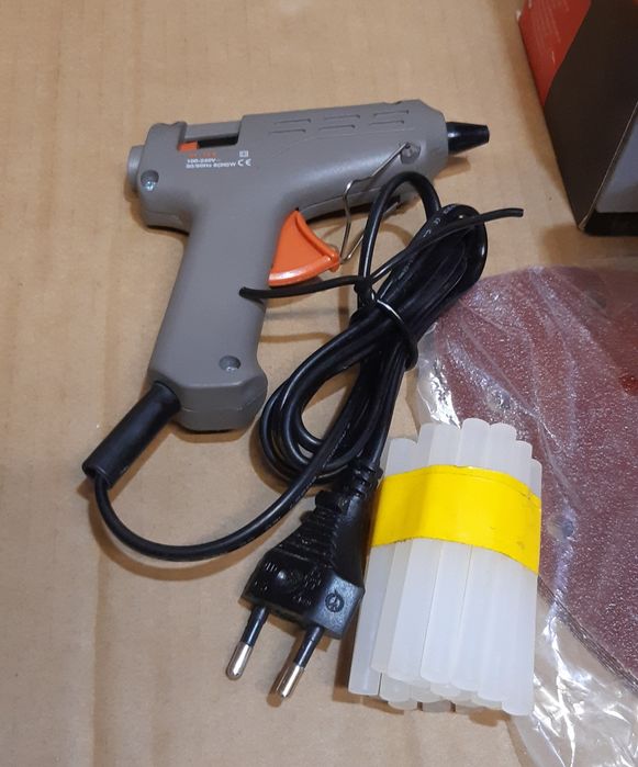 Wkrętarka, szlifierka oscylacyjna Ferm 20v + gratis