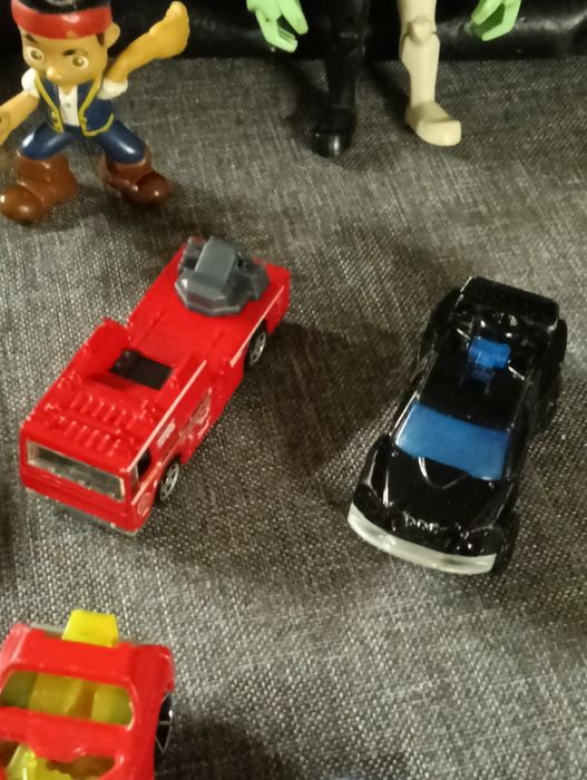 Miniaturas,bonecos e castanholas