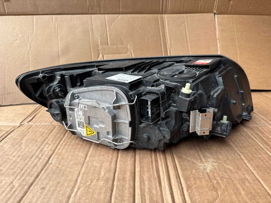 VOLVO V50,S40 Lift Xenon skrętny europa 31265,709