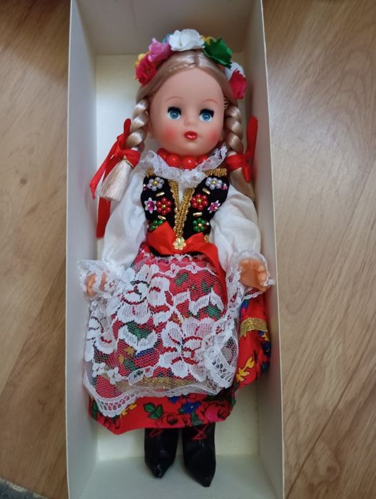 Lalka w stroju krakowskim
