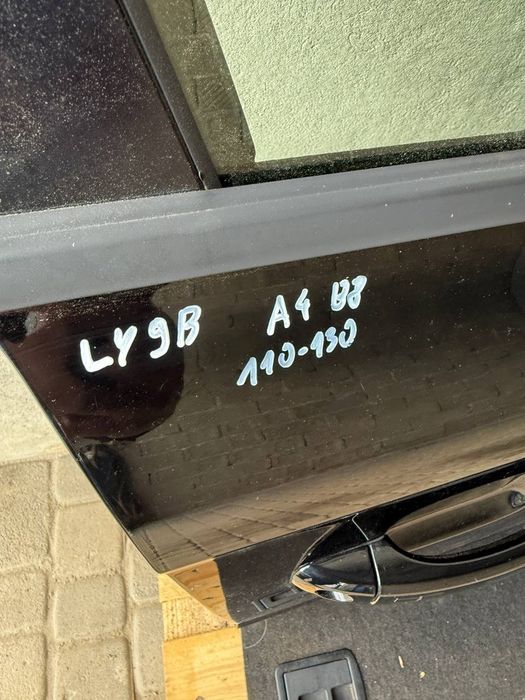 Drzwi przednie prawe Audi A4 B8 8K0831052J kolor LY9B kompletne