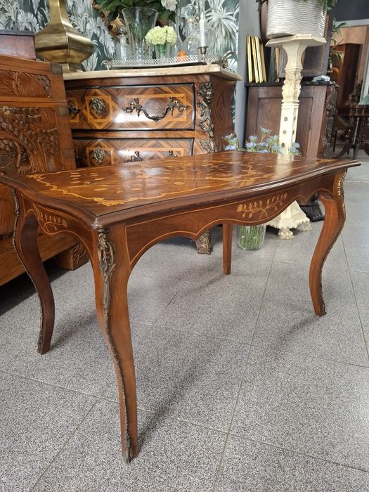 Mesa de Centro/ Mesa de Apoio Clássica.