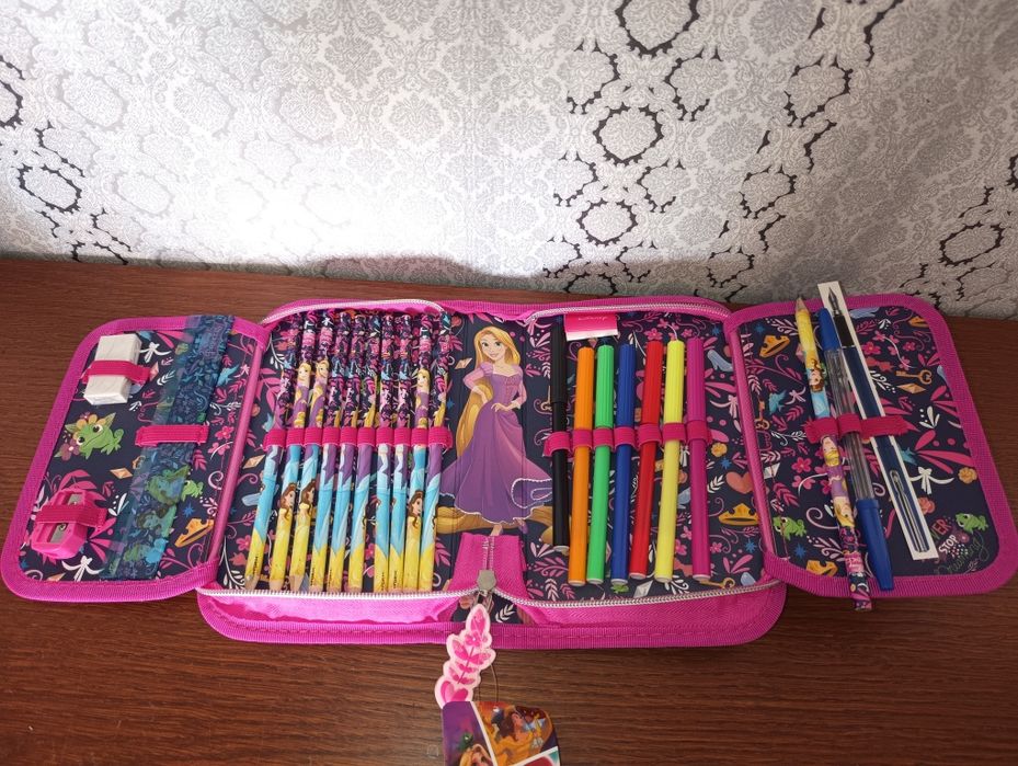 Piórnik z wyposażeniem