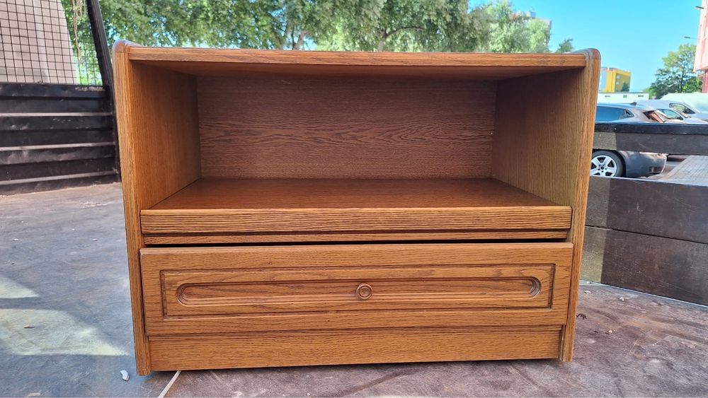 Móvel de Madeira com Gaveta e Rodas