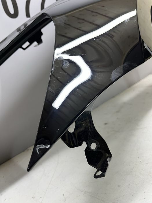 Ліве крило Tesla Model 3