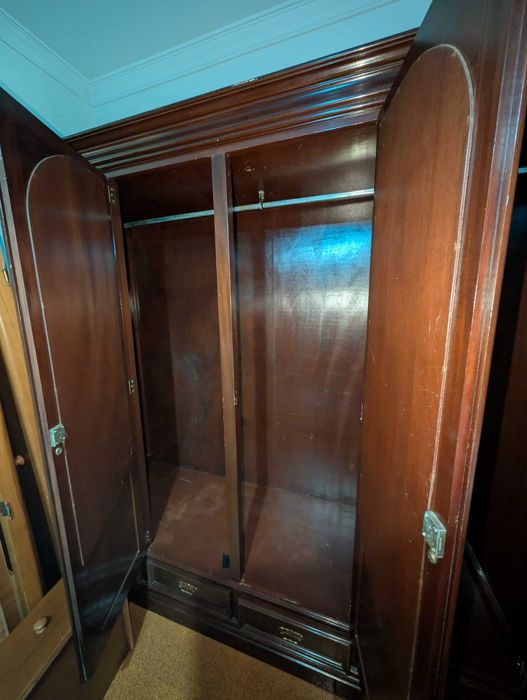 Guarda-fatos de 4 portas, madeira maciça, castanho escuro