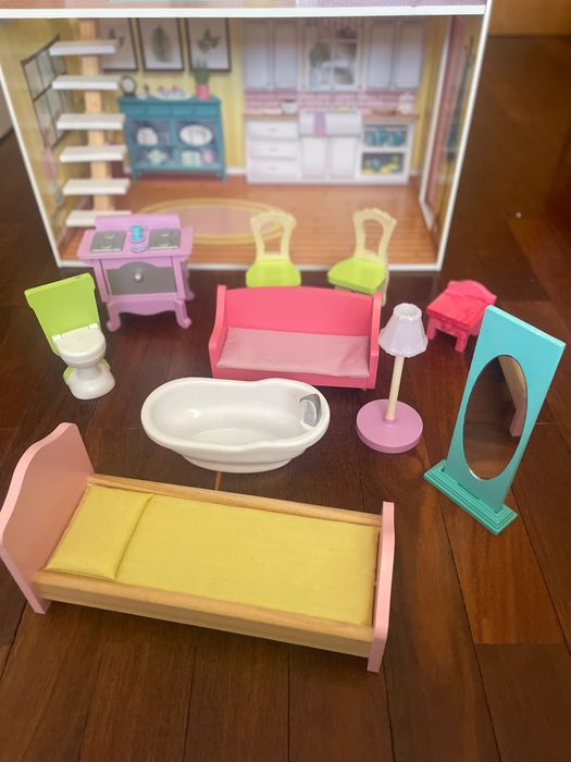 Casa de bonecas como nova, com cerca de 1.20metros.