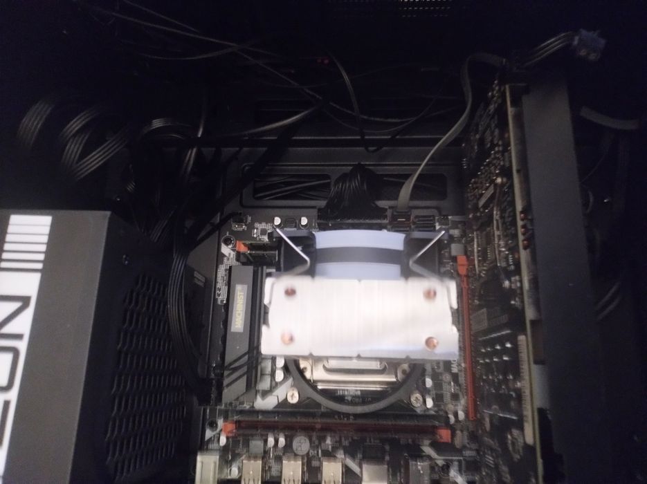 Komputer - 16 GB RAM, GTX 1060, Intel 8 rdzeni, SSD 512GB