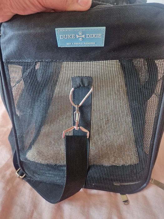 Bolsa para transporte para cães ou gatos com padrão para voo internacional, tem duas aberturas, bem confortável para seu pet.