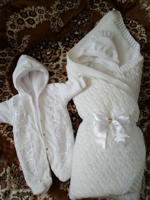 Продам зимний комплект на выписку