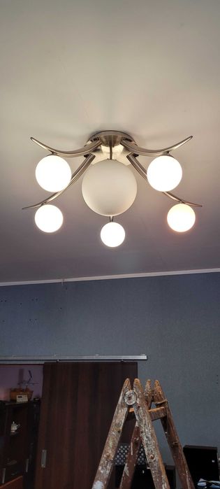 Lampa sufitowa do salonu