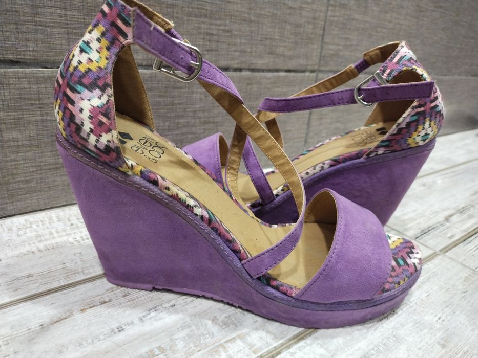 Продам жіночі босоніжки