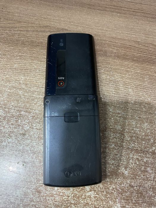 Телефон LG hb-620