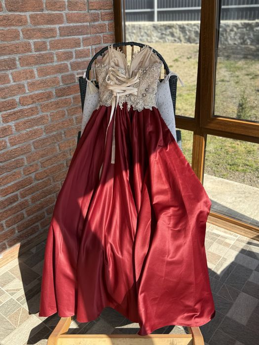 Сукня на випускний