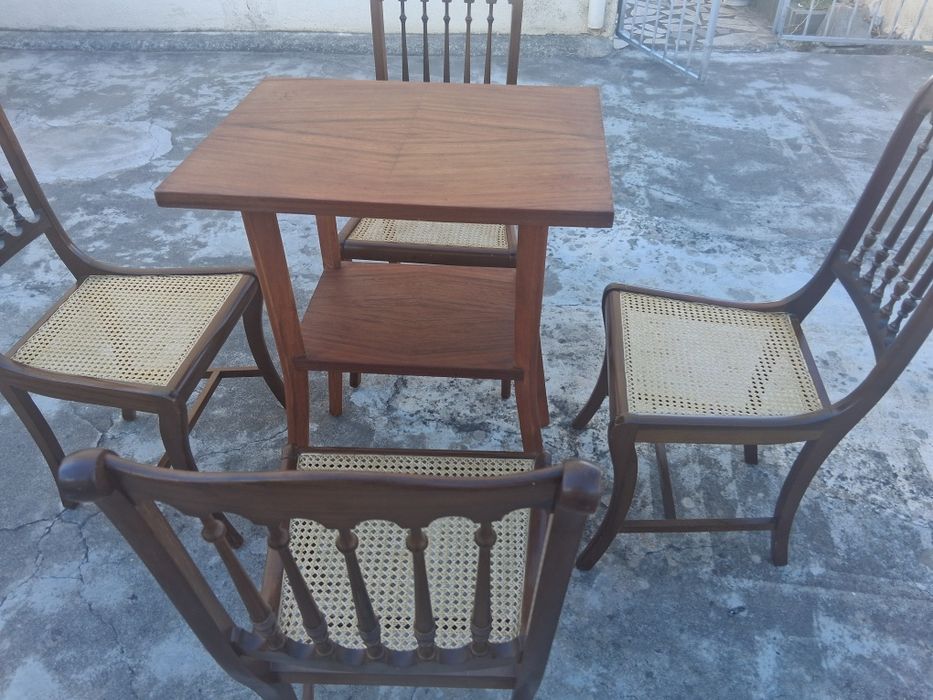 Cadeiras em palhinha