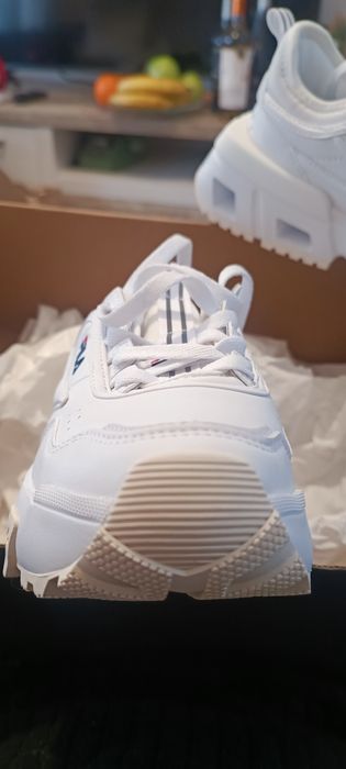 Ténis Mulher FILA UPGR8 - N36 (Novos)