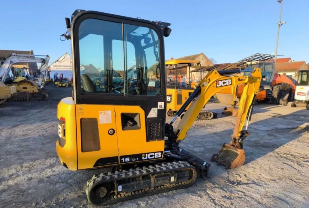 Wynajem minikoparki JCB 1,6t – do ogrodu, wykopów, Wyburzeń